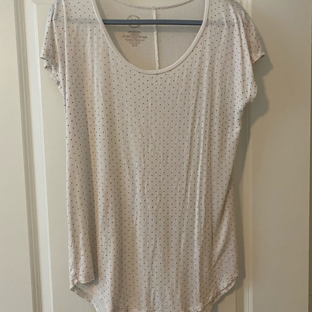 White raised patterned shirt